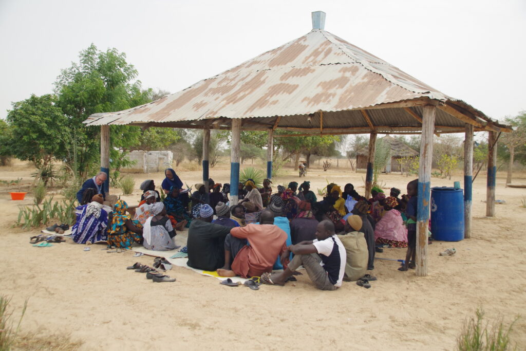rassemblement des femmes des villages à Darou Ndimb